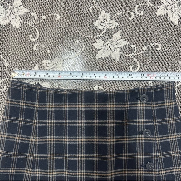 Aritzia Sunday Best Yuri Plaid Mini Skirt
Sz 4 - Picture 7 of 8